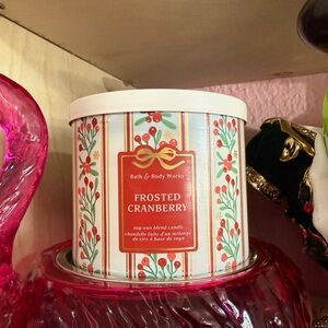 New 3 wick Bath & Body Works Frosted Cranberry Candle